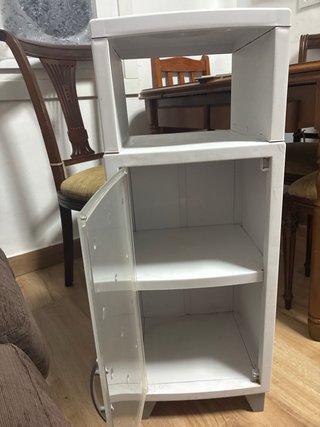 Cajonera blanca y gris
