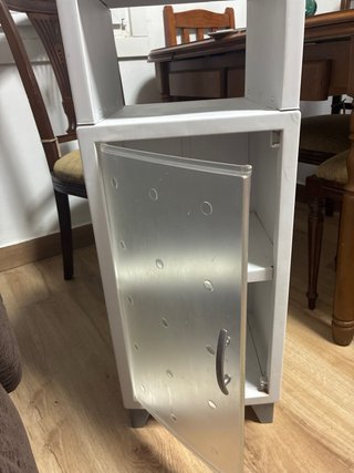 Cajonera blanca y gris