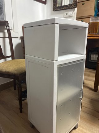 Cajonera blanca y gris