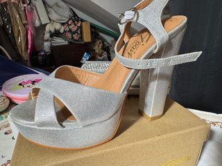 Zapatos de fiesta plateados talla 37