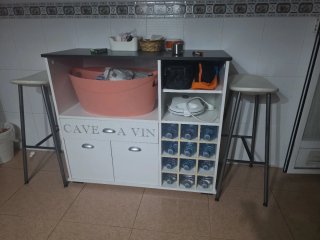 Mueble cocina con 2 sillas
