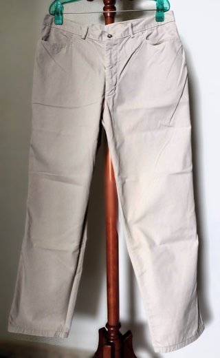 Pantalón chino beige