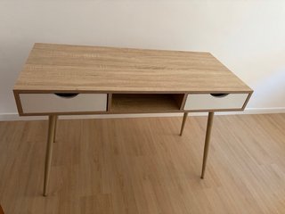 Scrivania in legno e bianco