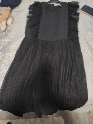 Mono negro con volantes de bella bimba