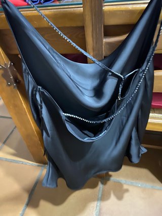 Top negro con tirantes de pedrería