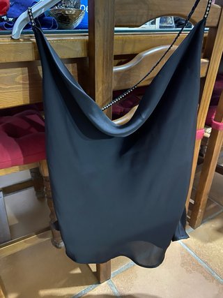 Top negro con tirantes de pedrería