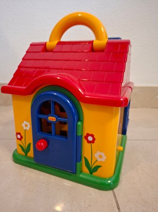 Casa + muñecos + animales (Tolo). Desde 12 meses.