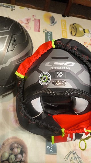 2 Cascos de Moto (Gris y Rojo)  Tamaño M