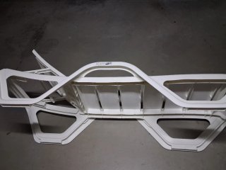 Tumbona de plástico blanca nueva.