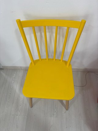 Silla Vaukura Amarilla Madera y Plástico NUEVA