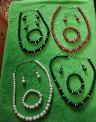 Conjunto Collar, Pendientes y Pulsera Nuevos