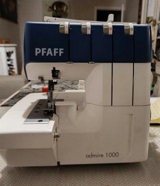 Remalladora Overlock marca Pfaff