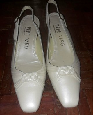 Zapatos Pepe Varo blancos