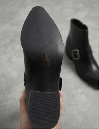 Botines negros piel hebilla tacón bajo NU