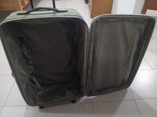 Maleta de viaje verde