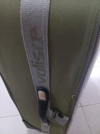 Maleta de viaje verde