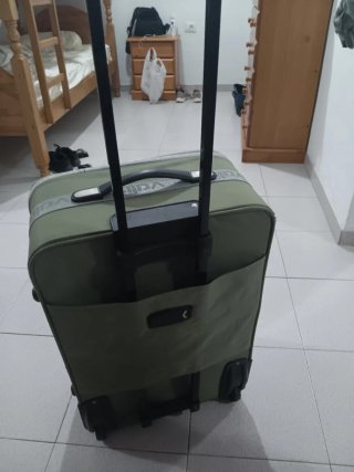 Maleta de viaje verde