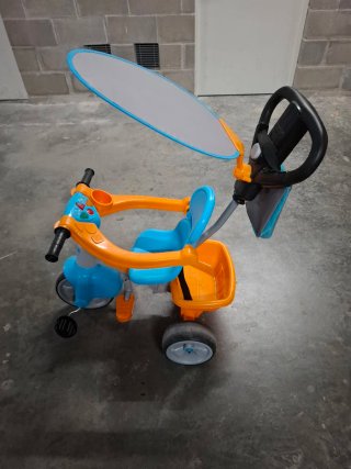 Triciclo infantil naranja y azul
