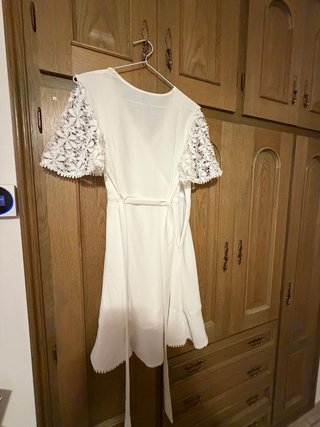 Vestido blanco con etiqueta