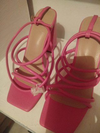 Sandalias de tacón rosa