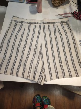 Falda pantalón rayas blancas y negras
