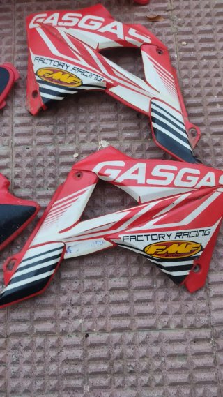 Kit Pastas Gas Gas 250 Enduro/Motocross Rojas