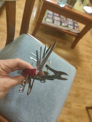Navaja Victorinox Swiss Champ 33