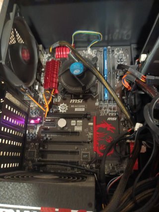 Ordenador sobremesa GT MSI negro/rojo