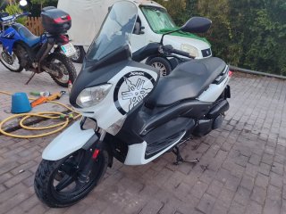 Yamaha XMAX 250