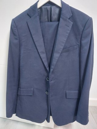 Traje de vestir azul Easy Wear Slim Fit usado.
