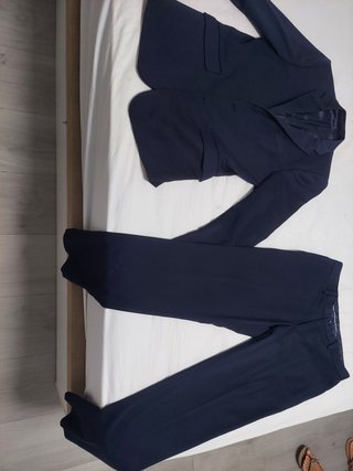 Traje de vestir azul Easy Wear Slim Fit usado.