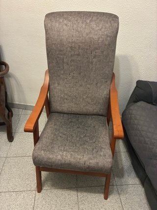 Butaca tapizada tela y madera