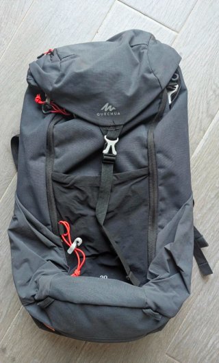 Mochila Trekking Quechua MH500 Negra Naranja