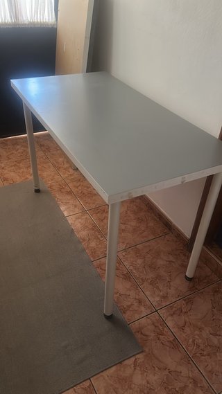 Mesa Ikea Gris y Blanca