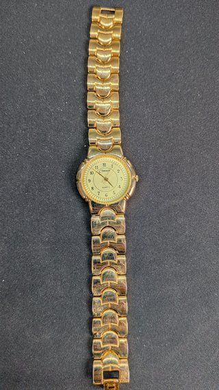 Reloj Classic Dorado Esfera Champagne