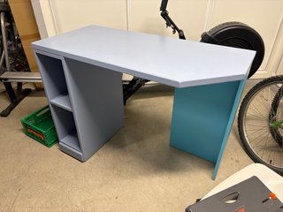 Mesa escritorio madera azul y gris