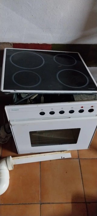 Lavavajillas, horno con vitro + campana