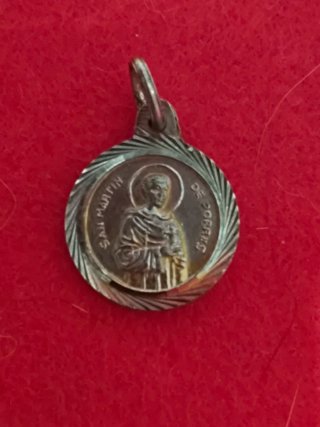 Medalla relicario San Martín de Porres