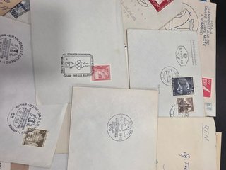 Lote de más de 100 sobres postales con sellos