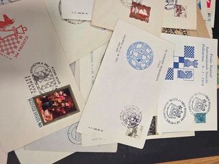 Lote de más de 100 sobres postales con sellos