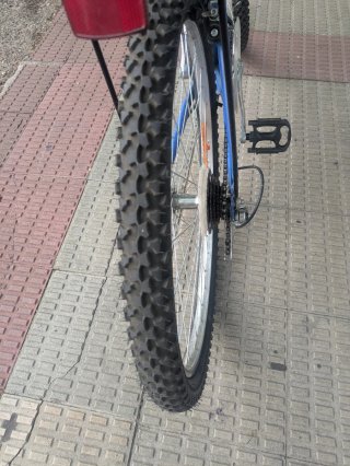 Bicicleta Hador BTT Azul y Blanca