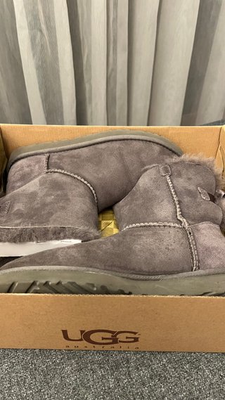 Botas UGG grises talla 39 con lazo