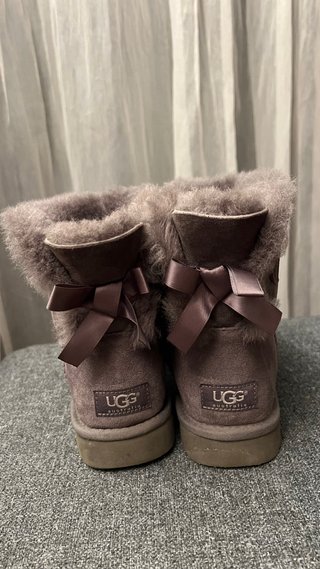 Botas UGG grises talla 39 con lazo