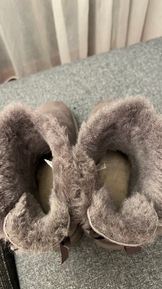 Botas UGG grises talla 39 con lazo