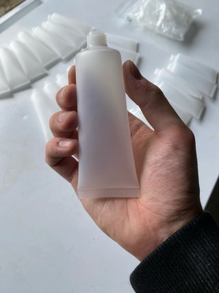 25 botes de plástico transparentes