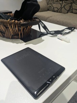 Amazon Kindle 4ª Gen (2011) Negro con estuche