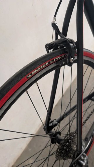 Bicicleta Merida Negra y Roja
