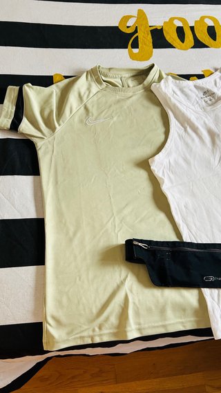 Conjunto Nike: Camiseta y Chaleco + Riñonera