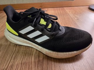 Adidas Pureboost 22 Talla 43.5 Negro/Amarillo