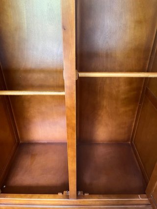 Armario de madera maciza